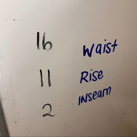 Abercrombie & Fitch Light Wash Woven Pocket Shorts - Picture 3 of 10